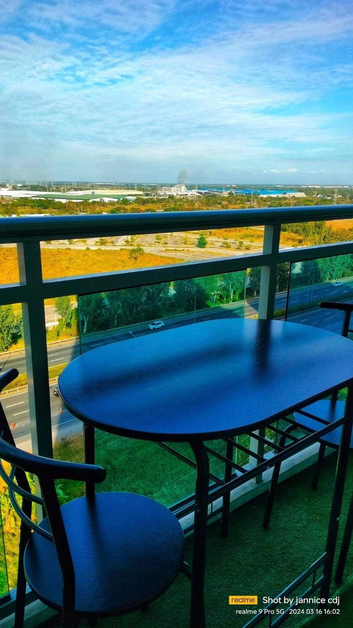 Aparthotel The Aces Crib At Azure North Pampanga Exterior foto